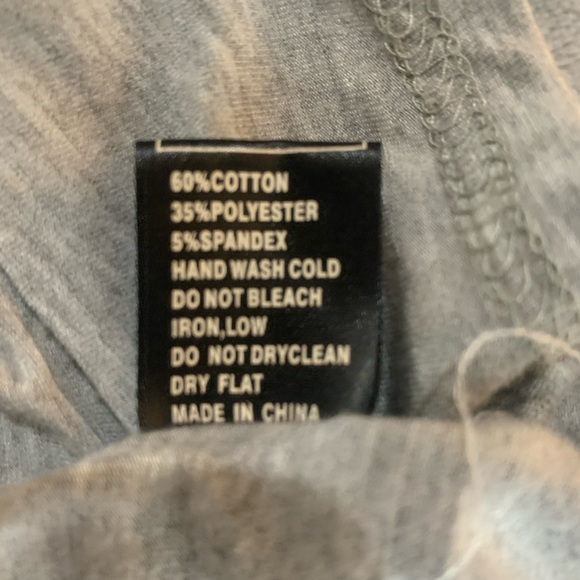 POL crocheted quarter length shawl. - Picture 7 of 9